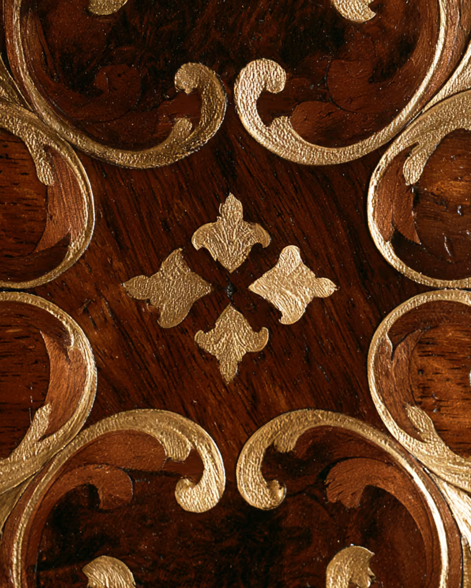 Lo stesso pannello dopo il restauro, con le tarsie riincollate e le lacune reintegrate a legno di pari età